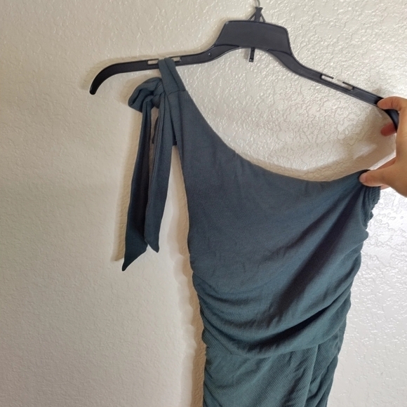 Majorelle x Revolve Montreal one shoulder rushed Dress in Moss Green sz Xs - Picture 7 of 10